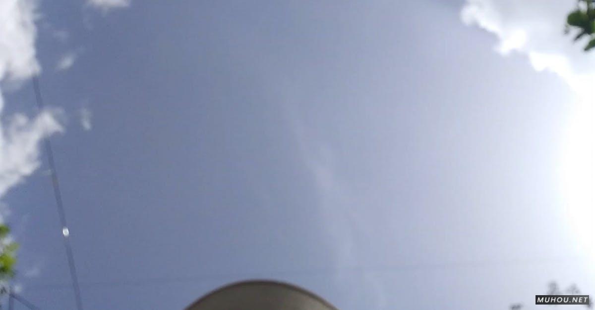 1203985|阳台低角度拍摄云天空建造的4KCC0视频素材