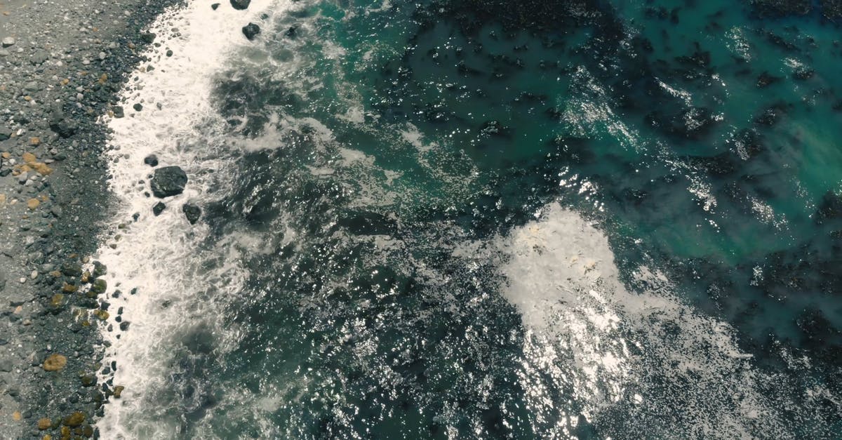 3578884|空中航拍深蓝的海洋岸边4K视频插图