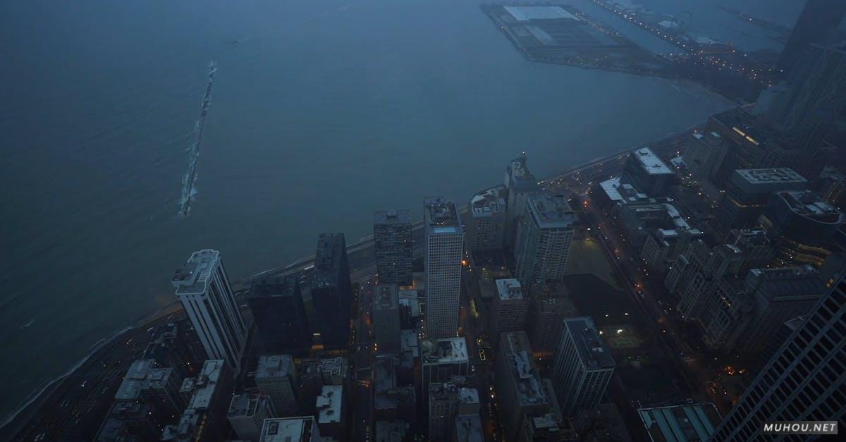 1826676|城市的灯光, 市容海洋城市航拍CC0视频素材插图