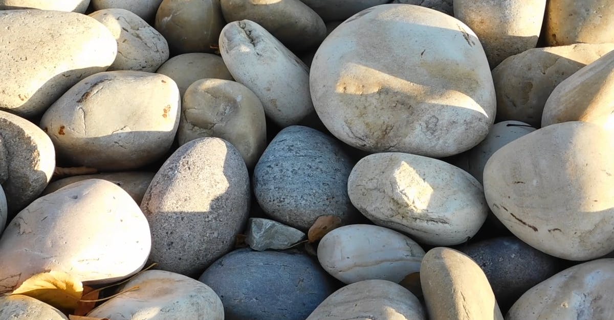 1674051|地上的鹅卵石石头实拍CC0视频素材插图