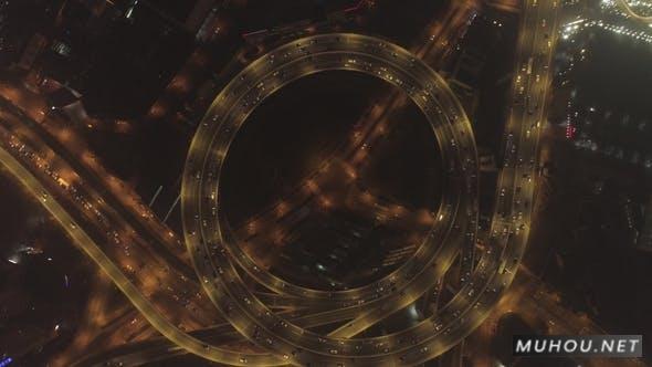 夜间航拍南浦高架公路-中国上海视频素材Circular Illuminated Elevated Nanpu Highway at Night - Shanghai, China插图