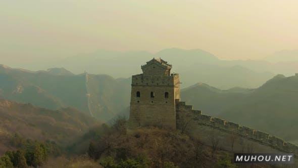 航拍中国八达岭长城日落视频素材Tower of Great Wall of China and Green Mountains at Sunset插图