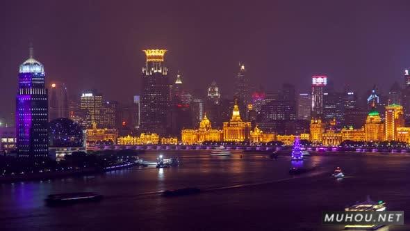 中国外滩沿黄浦航行上海夜景实拍视频素材Shanghai Boats Sail Along Huangpu By Bund in China Timelapse插图