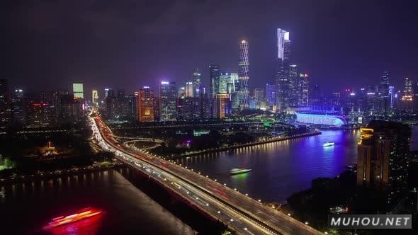 广州中大道在中国夜景大桥延时视频素材Guangzhou Middle Avenue Goes Into Bridge in China Timelapse插图