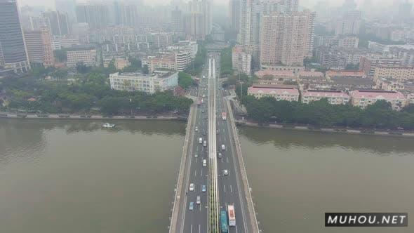 广州的桥梁，汽车交通和城市景观航拍4K视频素材Bridge in Guangzhou, Car Traffic and Cityscape. Guangdong, China. Aerial View
