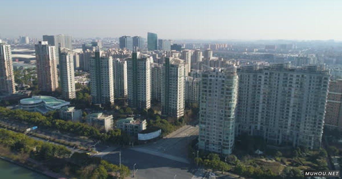 阳光明媚的上海城市建筑4K视频