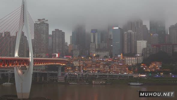 中国-重庆大桥桥梁雾气清晨延时4K视频素材Chongqing/CHINA - Chongqing Hongyadong Night Cityscape China Timelapse Pan Up