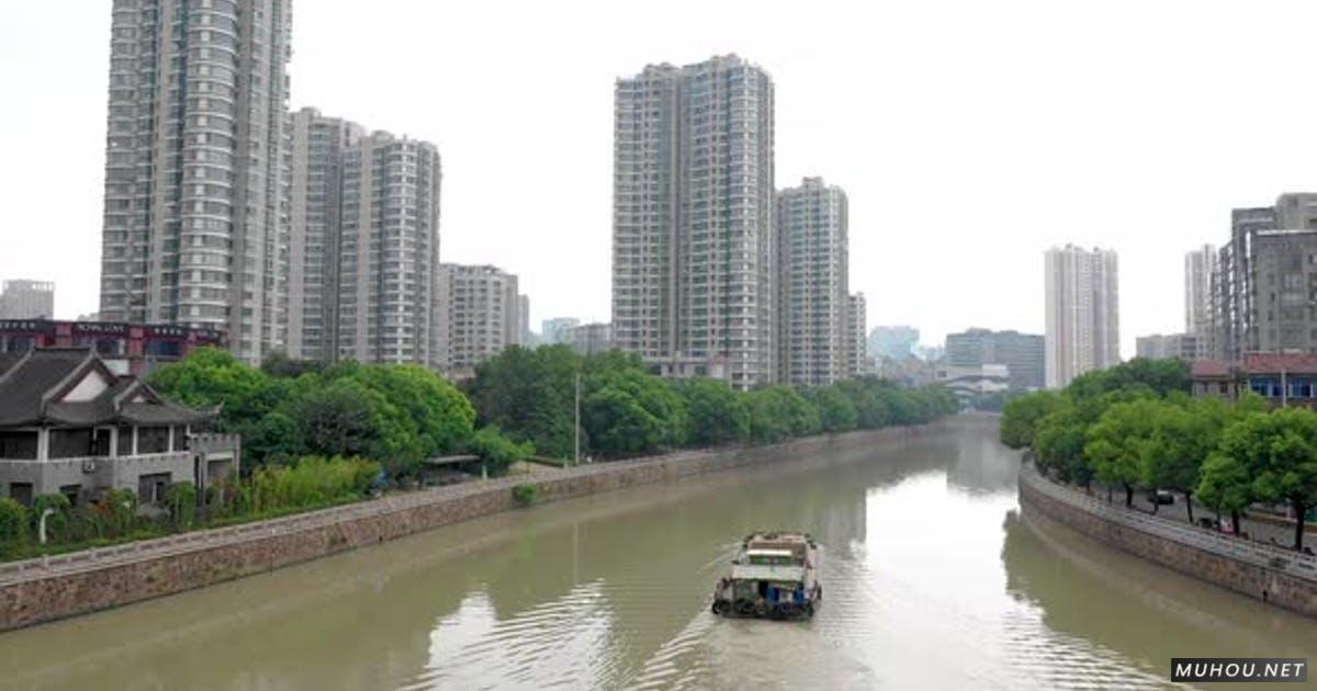 在中国河上的船江苏城市实拍4K视频Boat On River In China