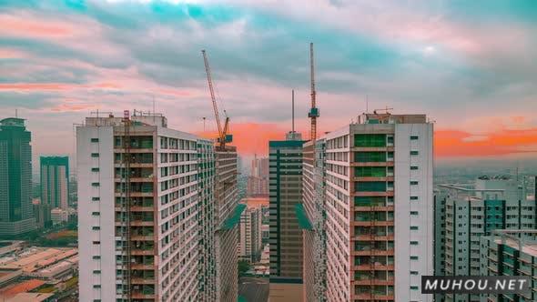 日落时分中国摩天大楼建筑施工的延时视频Futuristic Landscape of Construction of Skyscrapers in the China at Sunset Time插图