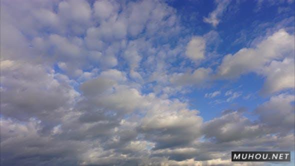 天空中的云凝结4K视频素材插图