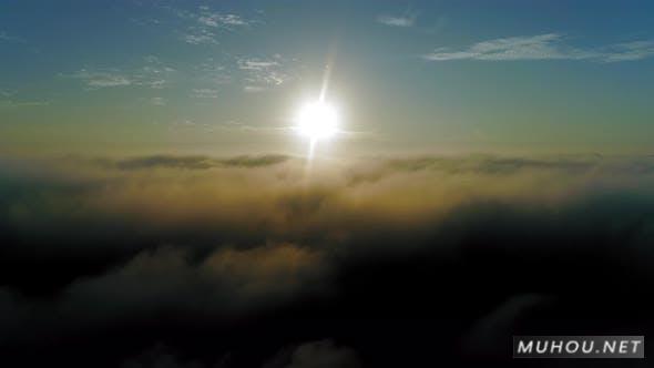 无人机在日落时飞过美丽的Cloudscape乌云云海4K视频素材插图