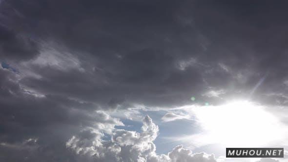 覆盖天空的灰色云太阳遮挡延时摄影视频素材插图