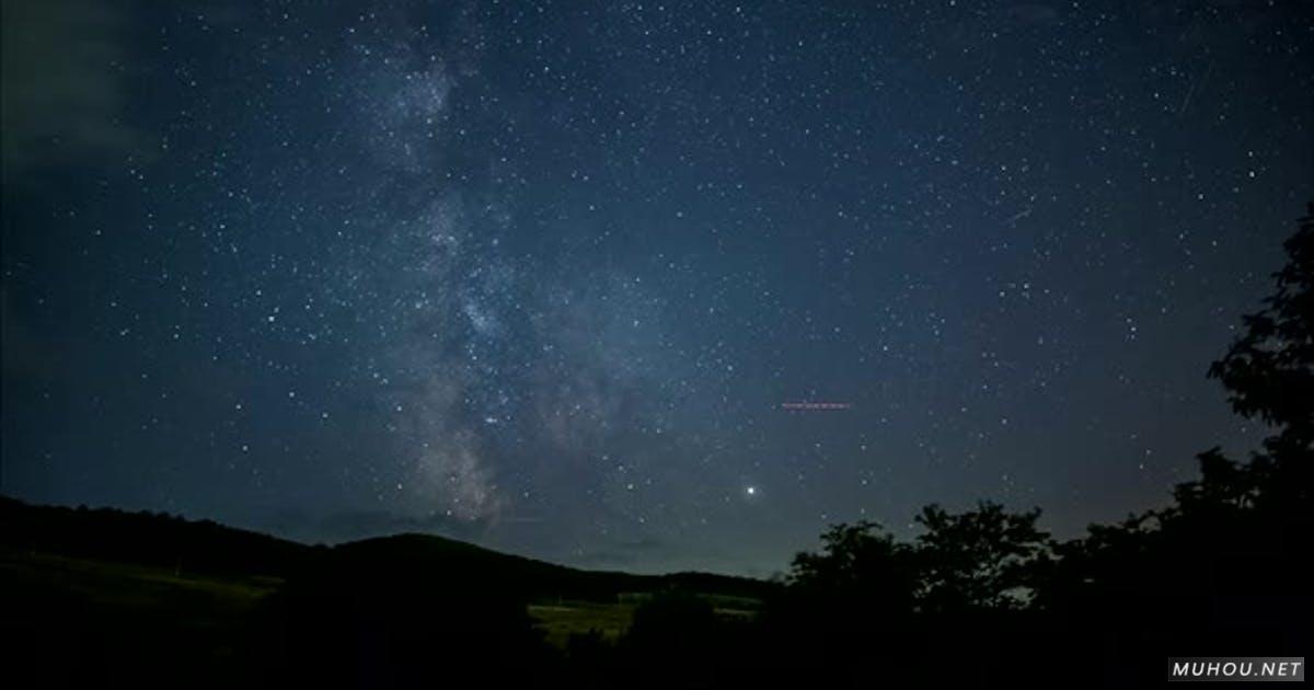 夜空银河在森林星空4k延时摄影视频素材