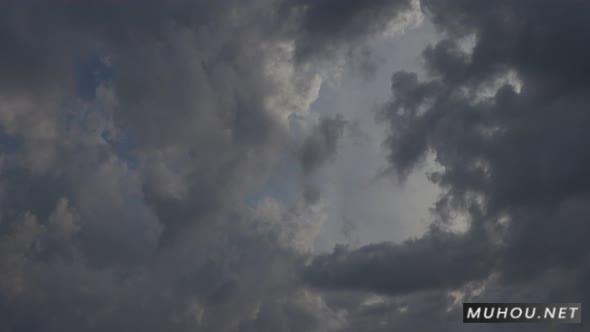 天空中黑色的乌云下雨4k延时摄影视频素材插图