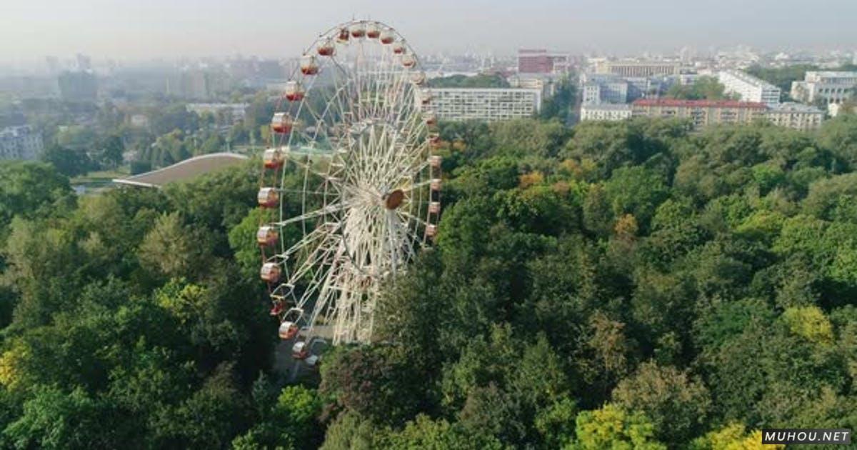 白俄罗斯明斯克市游乐园景点摩天轮，鸟瞰4k视频素材