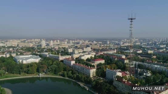 早晨在明斯克市中心白俄罗斯首都住房区4k视频素材插图