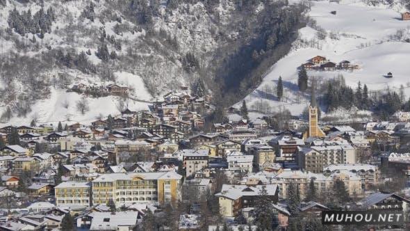 冬季典型的奥地利小镇视频素材插图