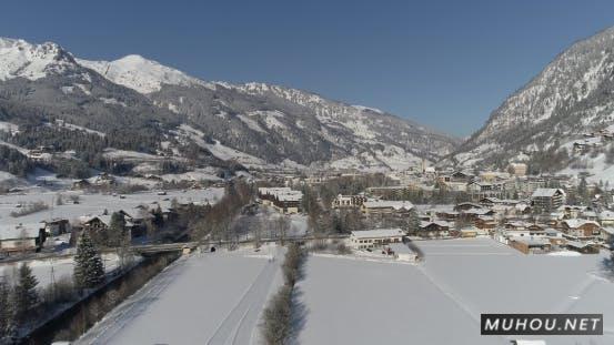 奥地利小城鸟瞰航拍冬季城市视频素材插图