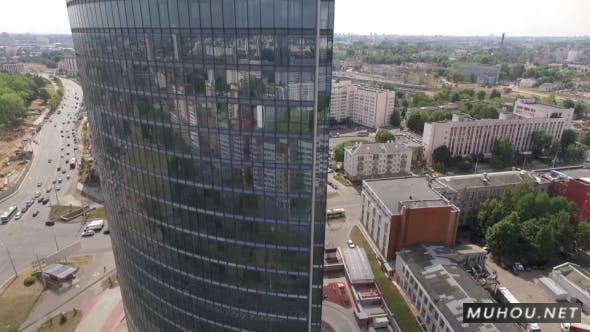 空中玻璃摩天大楼航拍视频素材插图