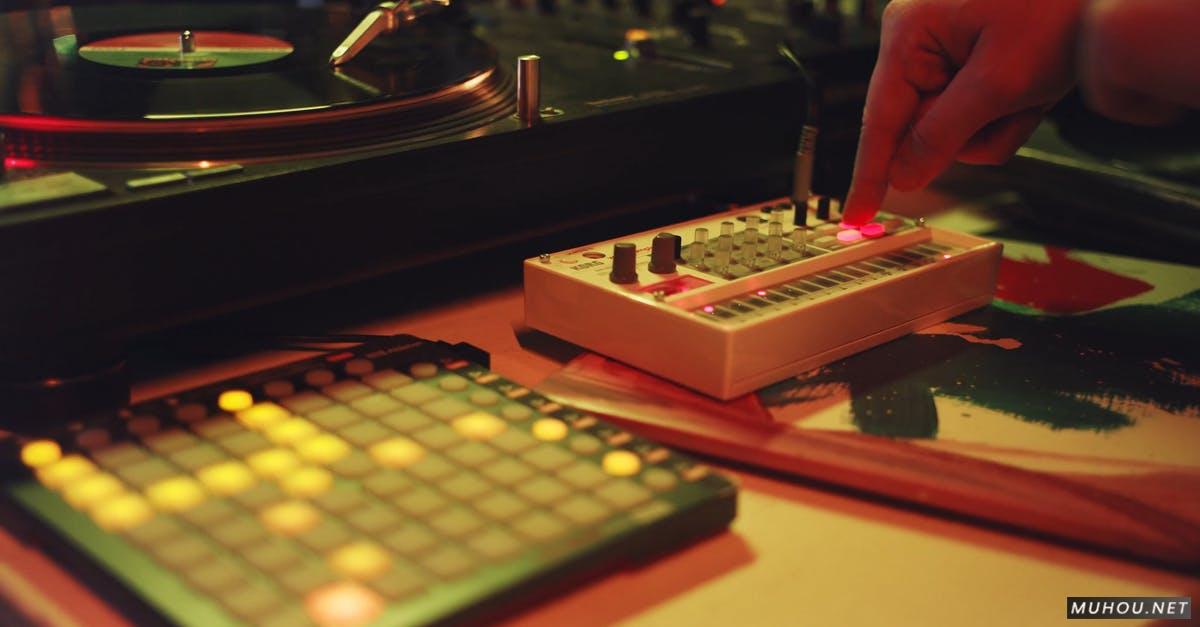 DJ唱片混音器控制台4k高清CC0视频素材