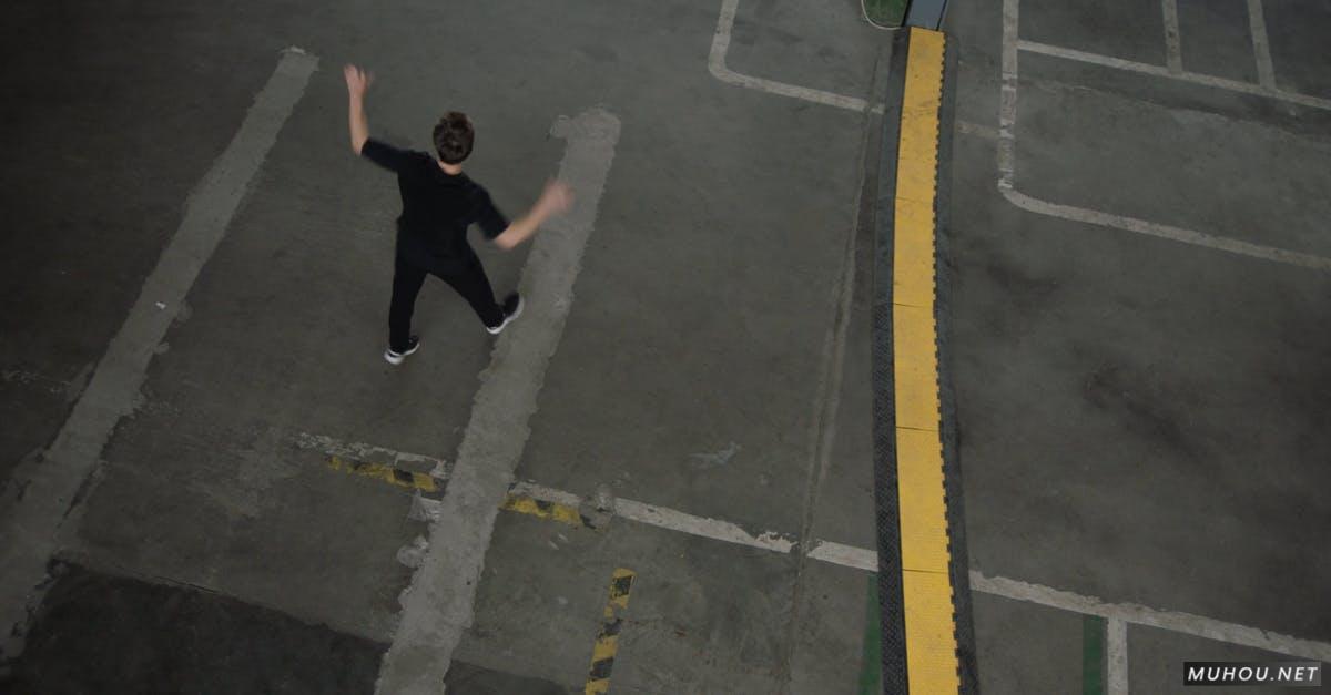 航拍男人跳舞街舞4k高清CC0视频素材插图