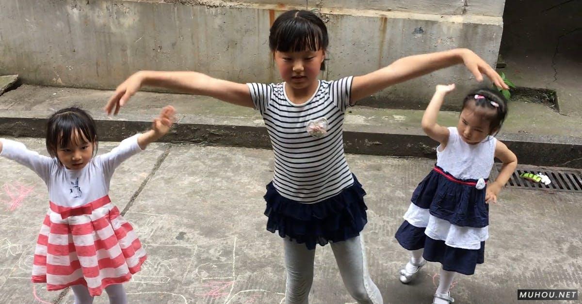三个女孩跳舞中国小孩CC0免版权视频素材插图