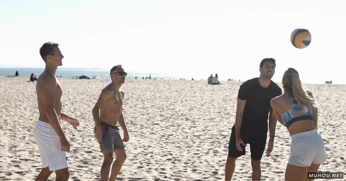 夏天朋友在玩沙滩排球运动2k高清CC0视频素材