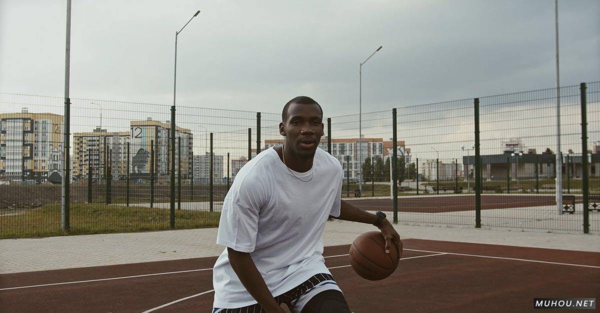 黑人在球场打球篮球运动4k高清CC0视频素材
