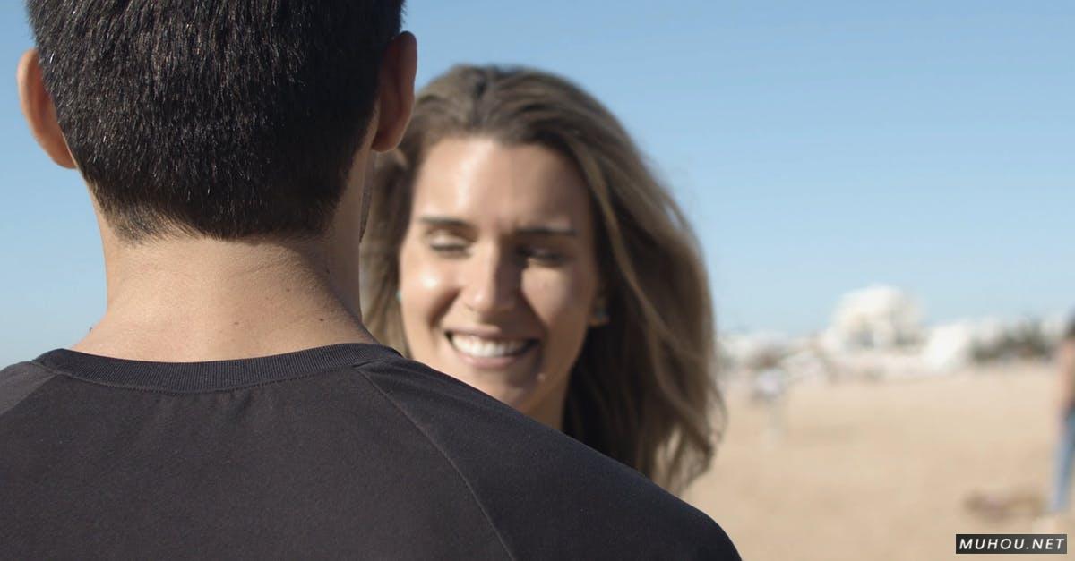 情侣在海边拥抱慢镜头2k高清CC0视频素材插图