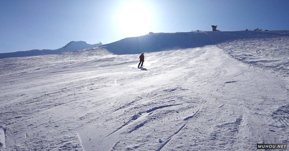 白天滑雪的人阳光滑雪场CC0视频素材插图