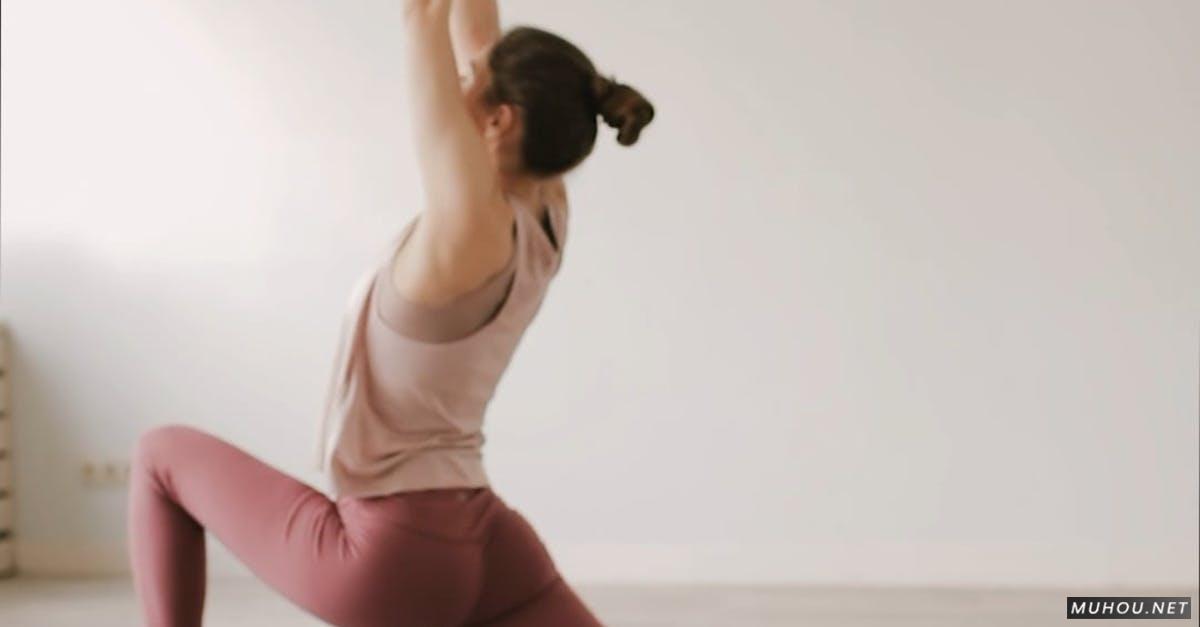 女人瑜伽压腿拉伸运动手机竖屏高清CC0视频素材插图