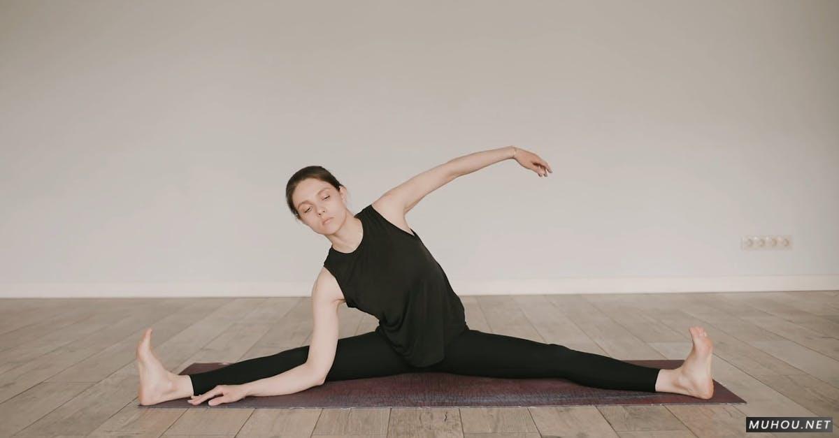 女性劈叉瑜伽练习拉伸运动高清CC0视频素材