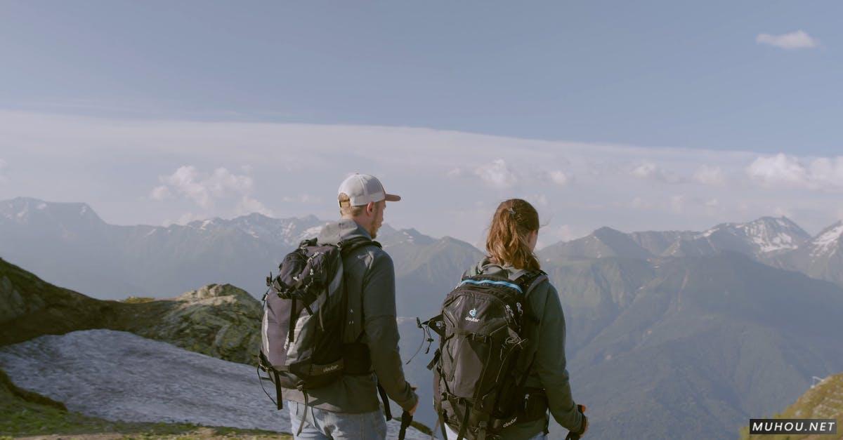 情侣在高山登山远足的4k50fps的高清CC0视频素材插图