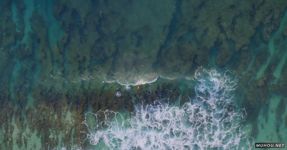 航拍清澈的海水4k冲浪高清CC0视频素材插图