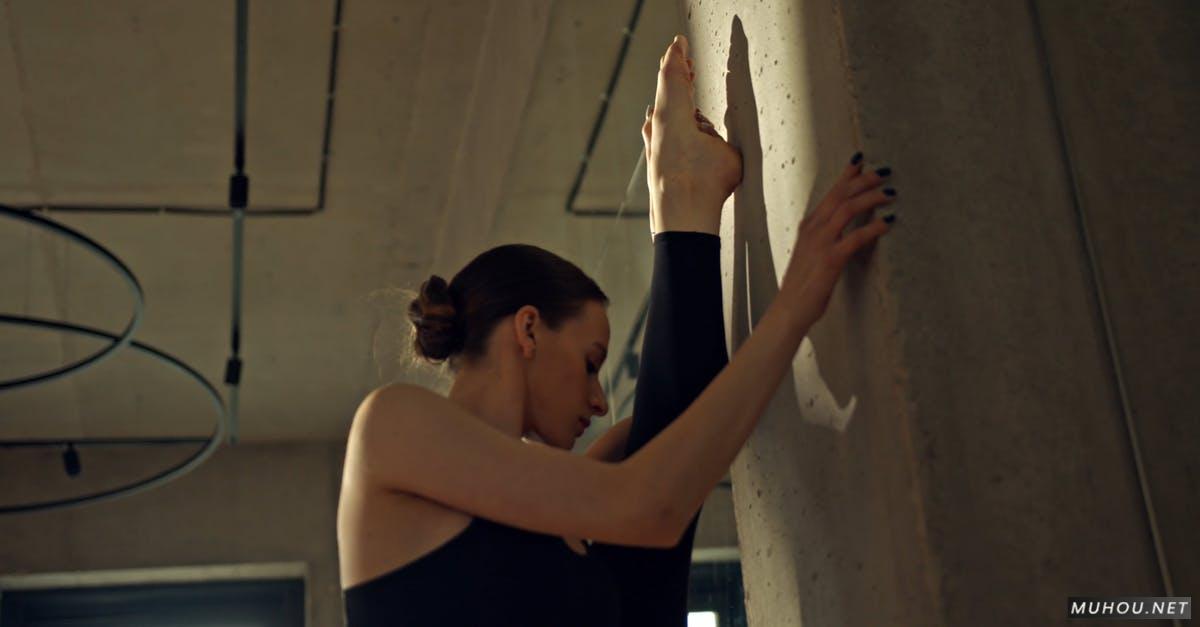 健康女人压腿瑜伽舞蹈4k高清CC0视频素材插图