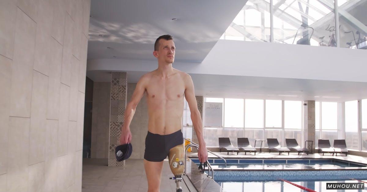 残疾人男人在游泳馆健身4k高清CC0视频素材