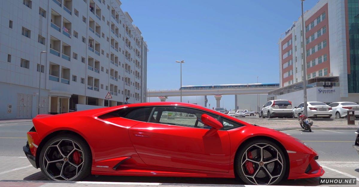 停车场的红色跑车4k高清CC0视频素材