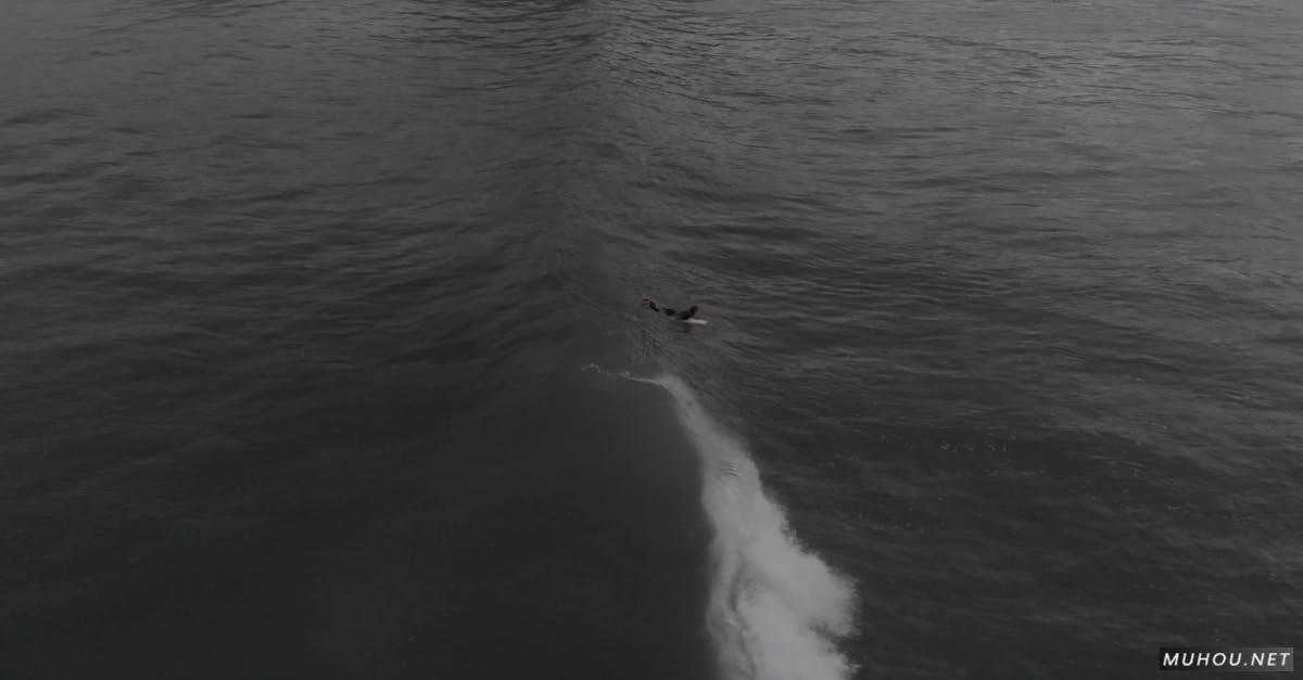 男人在海上人冲浪4K实拍CC0视频素材