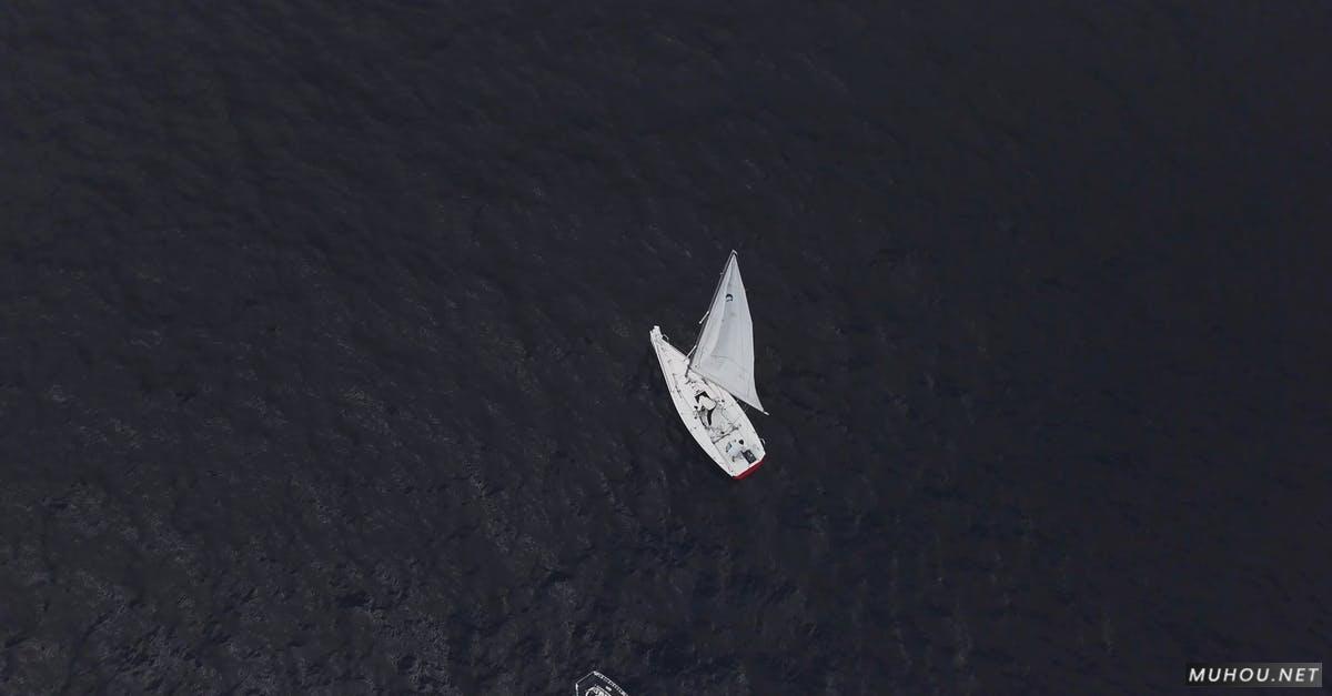 划船航拍黑色的海洋免版权4K视频下载插图