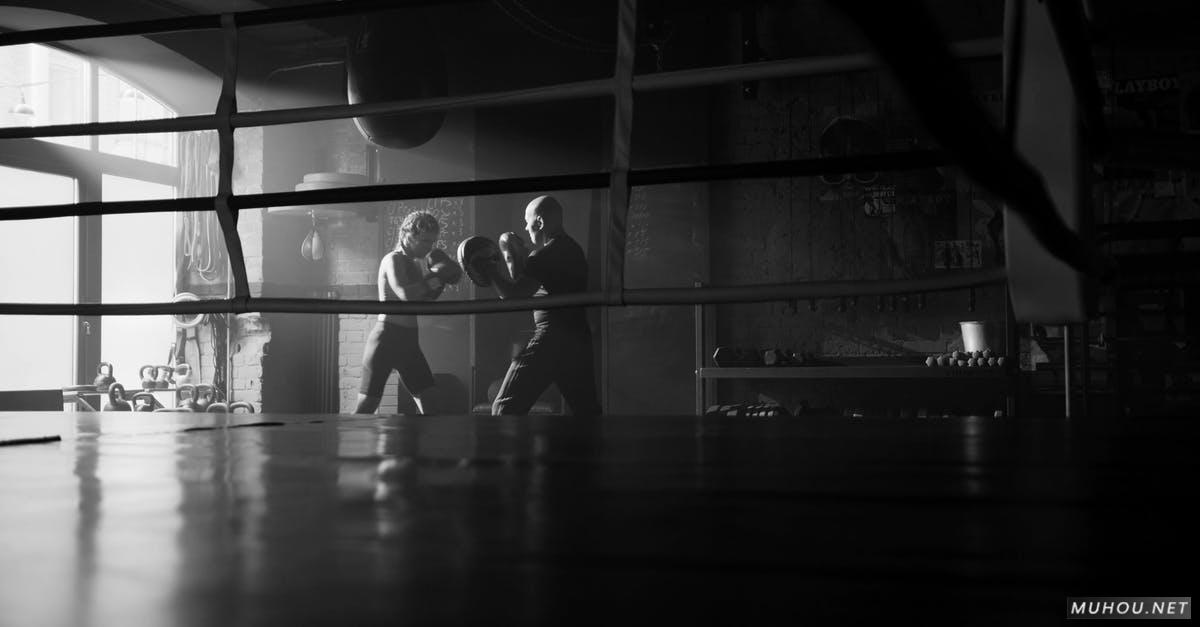 两个人剪影黑白拳击场免版权MP4格式4K视频下载插图