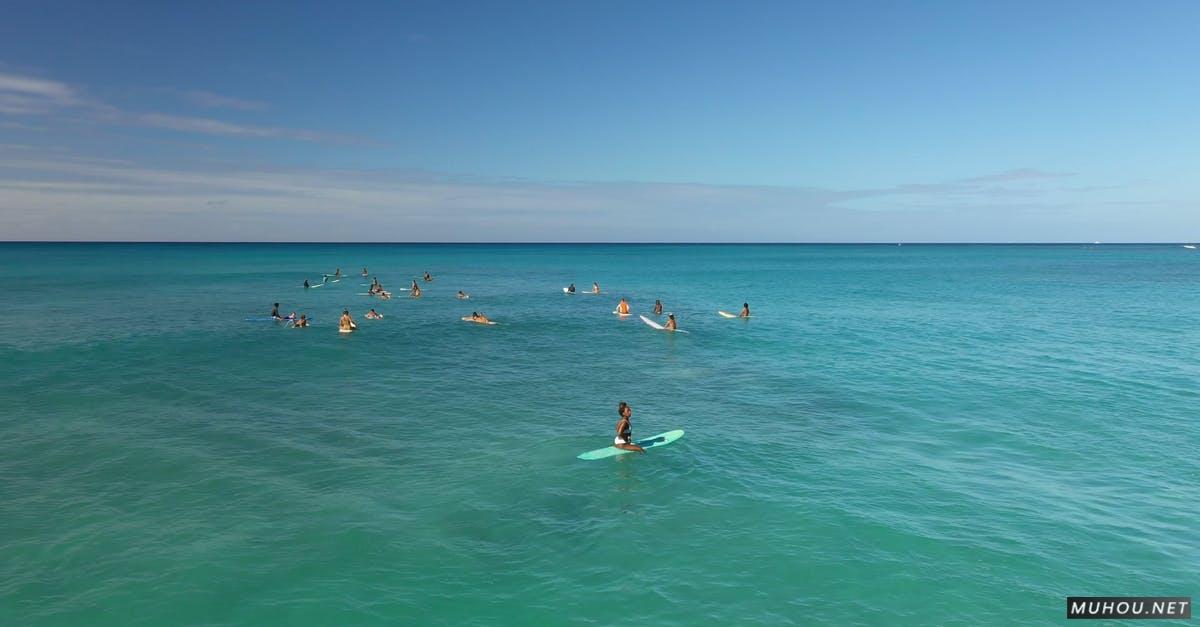 休闲假期全景拍摄海滩浴场冲浪4k高清CC0视频素材插图