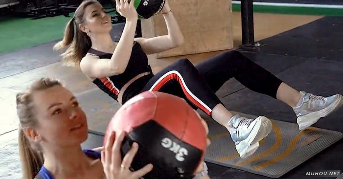 女人瑜伽垫上篮球运动竖屏高清CC0视频素材