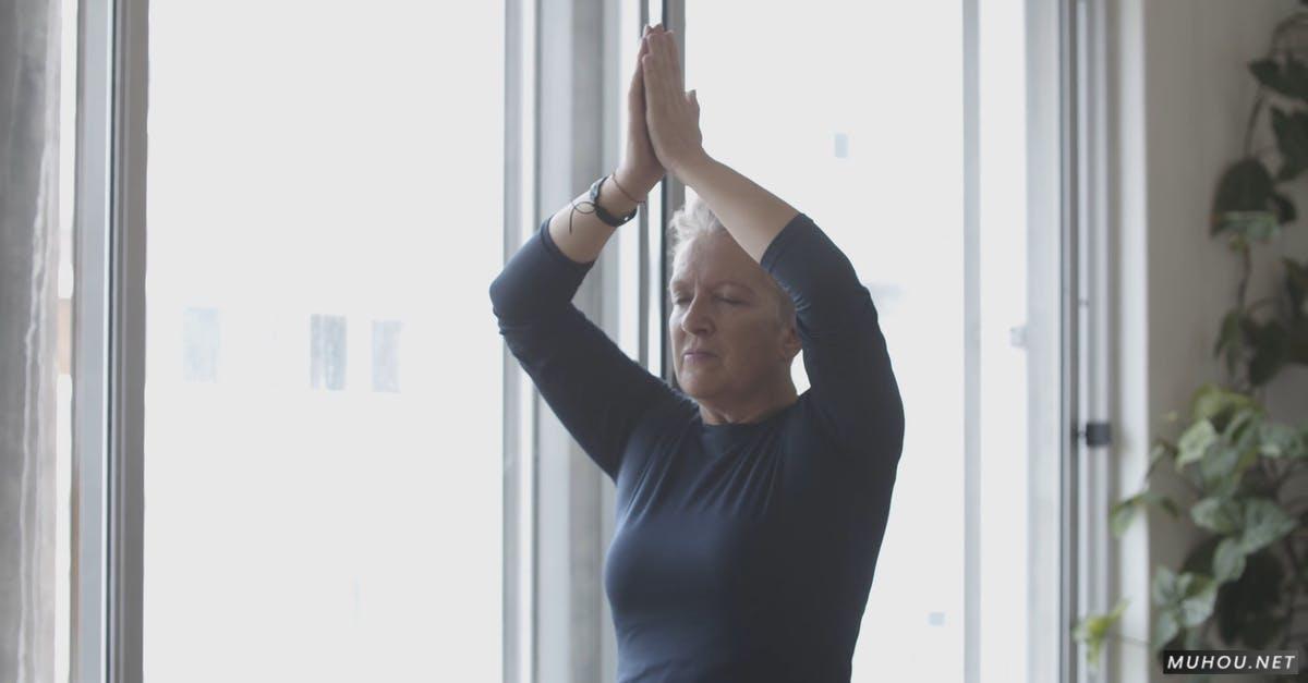 一个女人在做瑜伽MP4格式4K视频下载_CC0免版权插图
