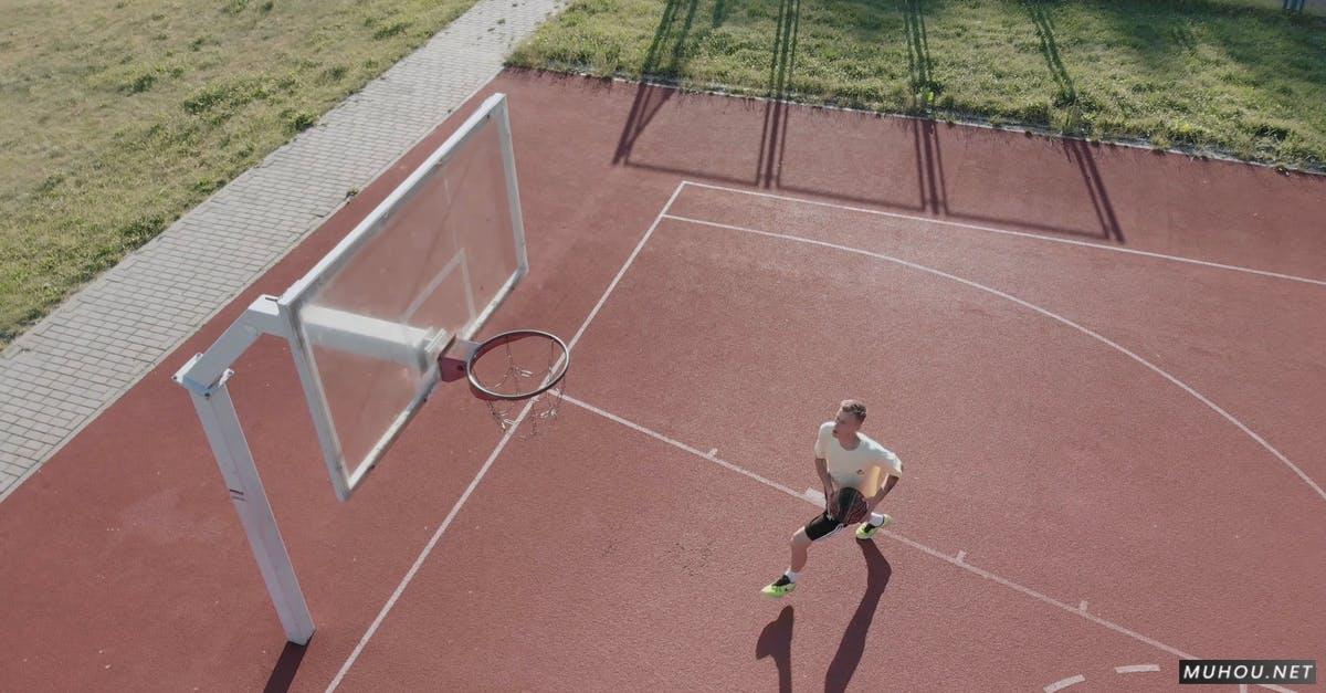 航拍男人投球篮球得分4k高清CC0视频素材插图