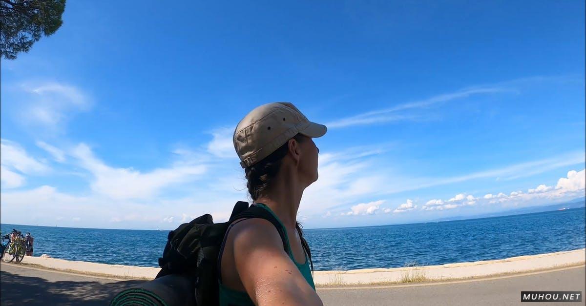 女人骑车海边自拍2k高清CC0视频素材插图