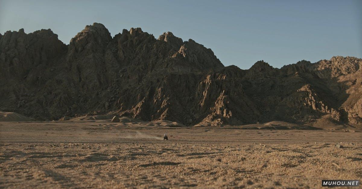 沙漠摩托车黄土地越野4k高清CC0视频素材插图