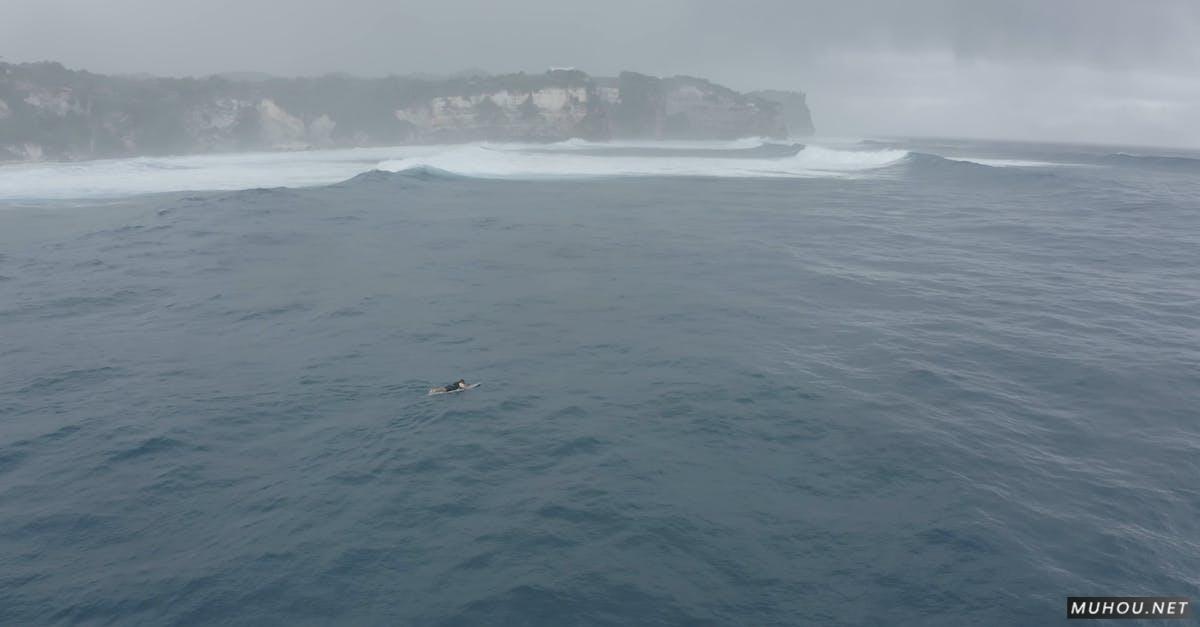 悬崖边的大海中航怕冲浪4k高清CC0视频素材插图
