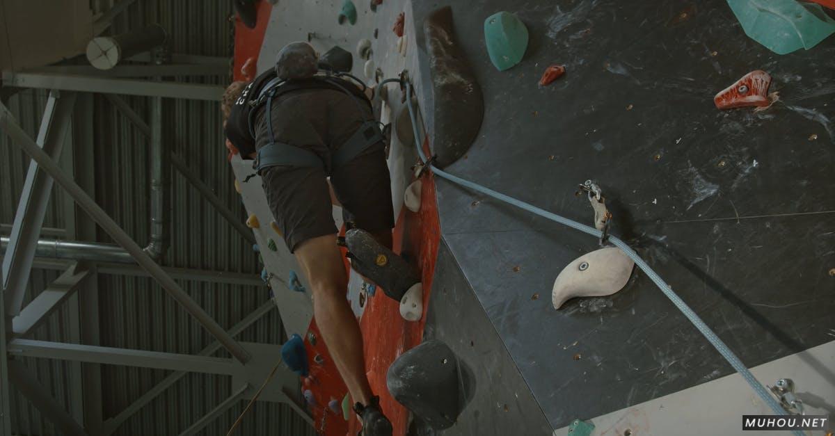 攀岩的人室内健身房4k高清CC0视频素材插图