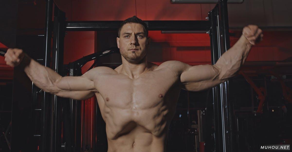 健身房高大的男人运动肌肉4k高清CC0视频素材插图