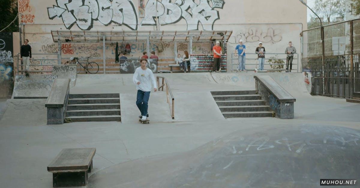 国外滑板公园的男人4K视频下载插图